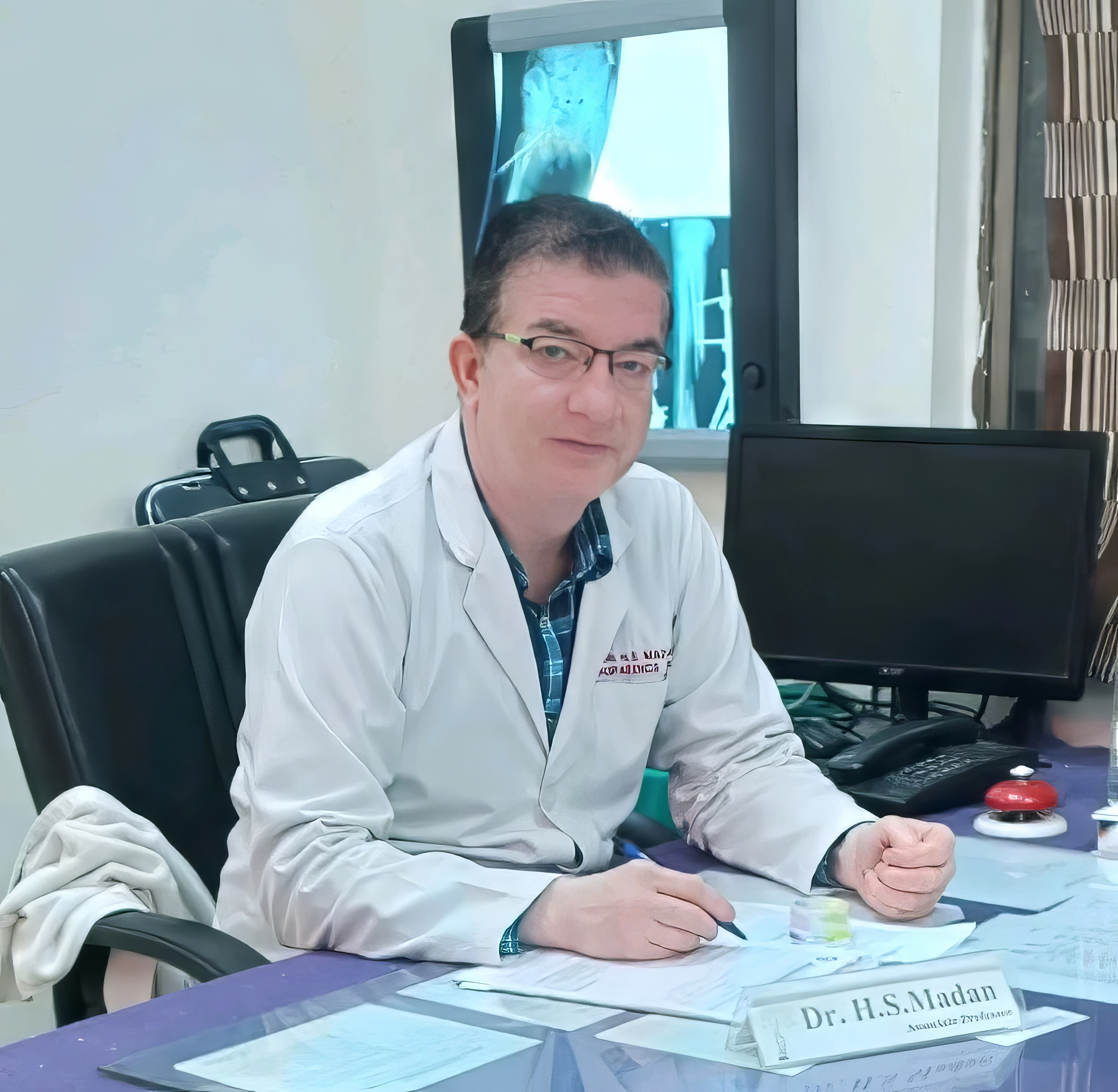 orthopedic surgeon-joint replacement surgeon-hs madan